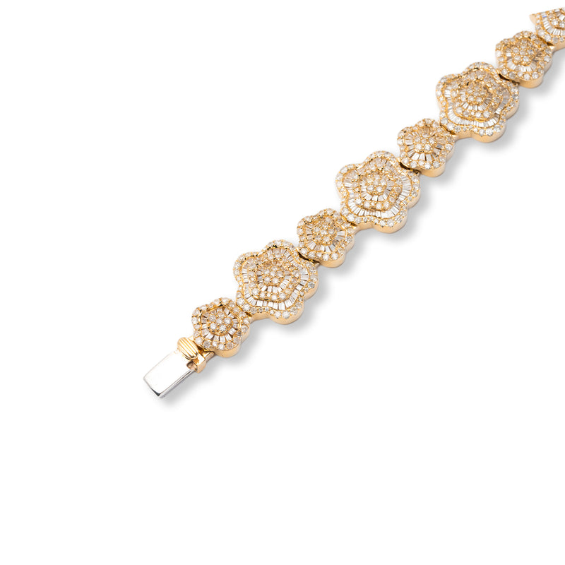 Flower Bracelet With Diamonds And Baguettes
